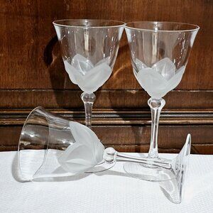 3 Cristal D'Arques Florence Wine Glasses 6.5" crystal frosted 3D petals romantic